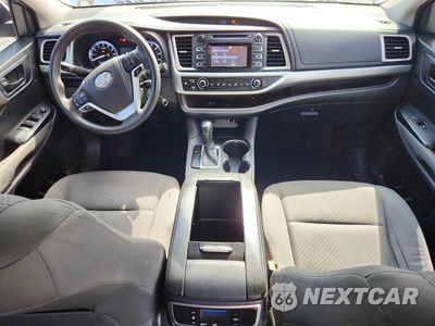 Zdjęcie 8 z 13 samochodu: 2015 TOYOTA HIGHLANDER LE VIN:5TDZKRFH5FS052989 - miniatura