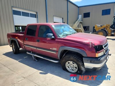 Czwarte zdjęcie samochodu z boku: 2007 CHEVROLET SILVERADO K2500 HEAVY DUTY VIN:1GCHK23D67F113871 - miniatura