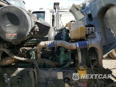 Zdjęcie 11 z 13 samochodu: 2021 VOLVO VNL SEMI TRUCK VIN:4V4NC9EH3MN275018 - miniatura
