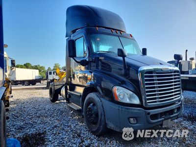 Czwarte zdjęcie samochodu z boku: 2017 FREIGHTLINER CASCADIA 113 SEMI TRUCK VIN:1FUBGBDV2HLHH2362 - miniatura