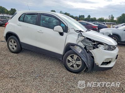 Czwarte zdjęcie samochodu z boku: 2018 CHEVROLET TRAX LS VIN:KL7CJNSB5JB556698 - miniatura