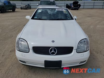 Piąte zdjęcie samochodu w środku: 1998 MERCEDES-BENZ SLK 230 KOMPRESSOR VIN:WDBKK47FXWF021401 - miniatura