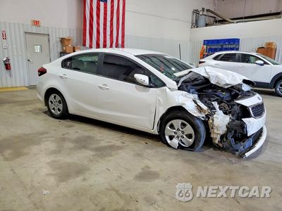 Czwarte zdjęcie samochodu z boku: 2017 KIA FORTE LX VIN:3KPFK4A77HE060111 - miniatura
