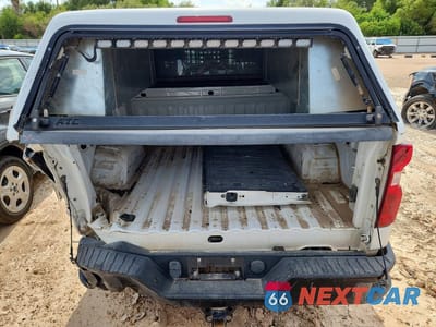 Zdjęcie 6 z 12 samochodu: 2020 CHEVROLET SILVERADO K1500 VIN:3GCUYAEF4LG341415 - miniatura