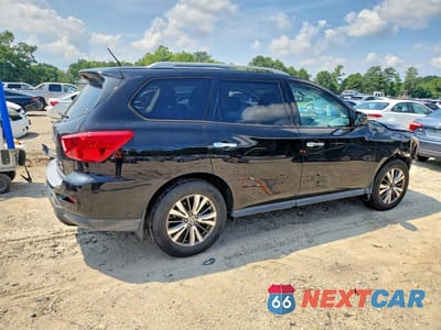 Trzecie zdjęcie samochodu z tyłu: 2018 NISSAN PATHFINDER SV VIN:5N1DR2MM2JC631554 - miniatura