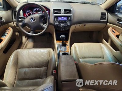 Zdjęcie 8 z 12 samochodu: 2004 HONDA ACCORD EX VIN:1HGCM66504A076147 - miniatura