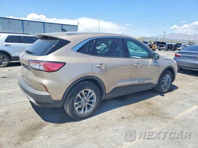 Trzecie zdjęcie samochodu z tyłu: 2021 FORD ESCAPE SE VIN:1FMCU0G60MUA93124 - miniatura