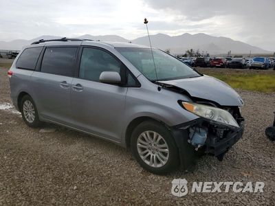 Czwarte zdjęcie samochodu z boku: 2013 TOYOTA SIENNA XLE 8-PASSENGER VIN:5TDYK3DC4DS351211 - miniatura