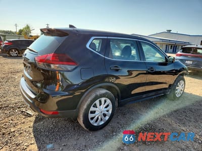 Trzecie zdjęcie samochodu z tyłu: 2018 NISSAN ROGUE S VIN:5N1AT2MTXJC793296 - miniatura