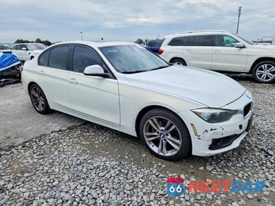 Czwarte zdjęcie samochodu z boku: 2016 BMW 320 I VIN:WBA8E1G52GNT37761 - miniatura