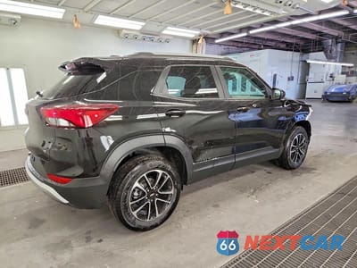 Trzecie zdjęcie samochodu z tyłu: 2026 CHEVROLET TRAILBLAZER LT VIN:KL79MRSL9TB282281 - miniatura