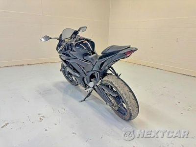 Trzecie zdjęcie samochodu z tyłu: 2023 YAMAHA YZFR3 A VIN:MH3RH18Y3PK011414 - miniatura