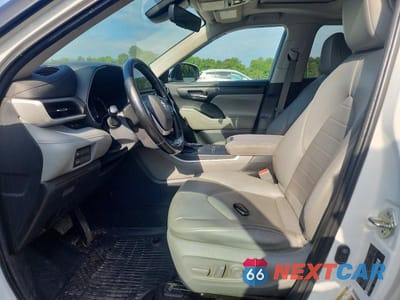 Zdjęcie 7 z 13 samochodu: 2023 TOYOTA HIGHLANDER HYBRID XLE VIN:5TDKBRCH6PS576577 - miniatura