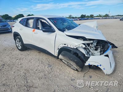 Czwarte zdjęcie samochodu z boku: 2024 CHEVROLET TRAX LS VIN:KL77LFE27RC118042 - miniatura