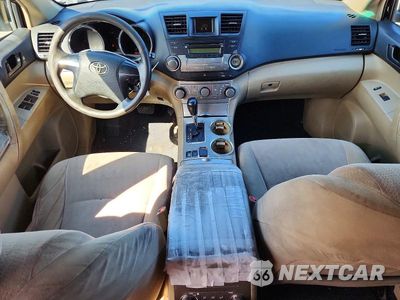 Zdjęcie 8 z 13 samochodu: 2012 TOYOTA HIGHLANDER BASE VIN:5TDBK3EH2CS123366 - miniatura