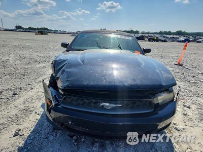 Piąte zdjęcie samochodu w środku: 2010 FORD MUSTANG VIN:1ZVBP8EN6A5109667 - miniatura