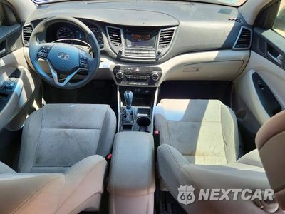 Zdjęcie 8 z 12 samochodu: 2016 HYUNDAI TUCSON SE VIN:KM8J33A49GU180995 - miniatura