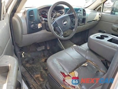 Zdjęcie 8 z 12 samochodu: 2008 CHEVROLET SILVERADO C2500 HEAVY DUTY VIN:1GBHC24K98E205059 - miniatura