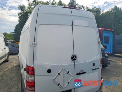Zdjęcie 6 z 13 samochodu: 2011 MERCEDES-BENZ SPRINTER 2500/3500 DELIVERY VAN VIN:WD3PE8CB7B5586563 - miniatura