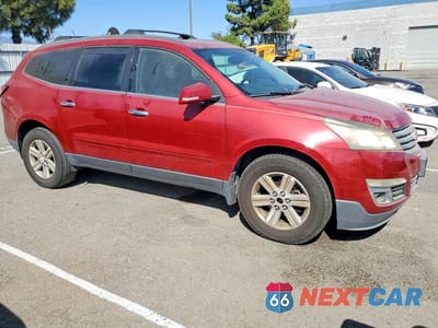 Czwarte zdjęcie samochodu z boku: 2014 CHEVROLET TRAVERSE LT VIN:1GNKRHKD2EJ162587 - miniatura