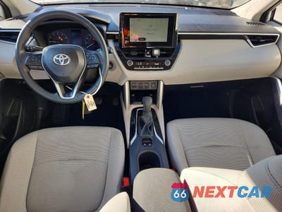 Zdjęcie 8 z 13 samochodu: 2024 TOYOTA COROLLA CROSS LE VIN:7MUCAABG9RV111592 - miniatura