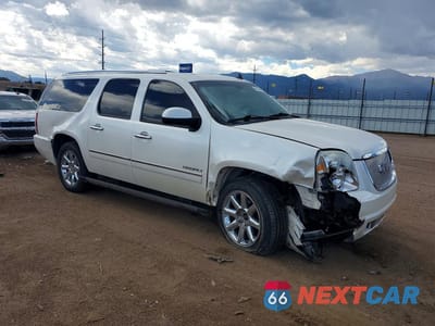Czwarte zdjęcie samochodu z boku: 2011 GMC YUKON DENALI VIN:1GKS2MEF0BR394528 - miniatura
