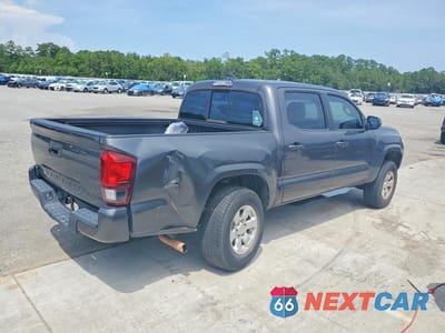 Trzecie zdjęcie samochodu z tyłu: 2018 TOYOTA TACOMA SR VIN:5TFAX5GN0JX129864 - miniatura