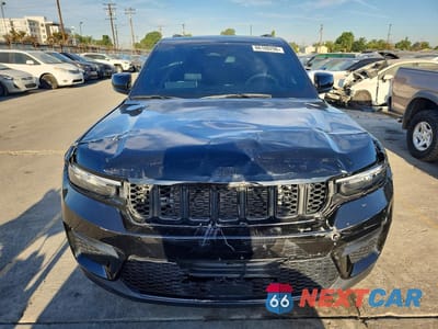 Piąte zdjęcie samochodu w środku: 2024 JEEP GRAND CHEROKEE LAREDO VIN:1C4RJHAG8RC247714 - miniatura