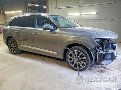 Czwarte zdjęcie samochodu z boku: 2017 AUDI Q7 PREMIUM PLUS VIN:WA1LAAF73HD004529 - miniatura