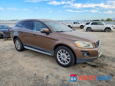 Czwarte zdjęcie samochodu z boku: 2010 VOLVO XC60 T6 VIN:YV4992DZ8A2020985 - miniatura