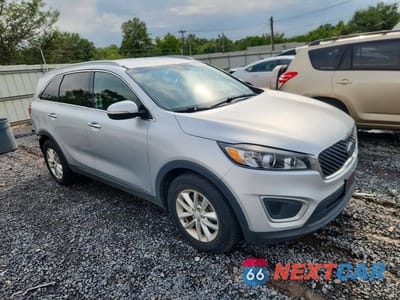 Czwarte zdjęcie samochodu z boku: 2018 KIA SORENTO LX V6 VIN:5XYPGDA5XJG423157 - miniatura