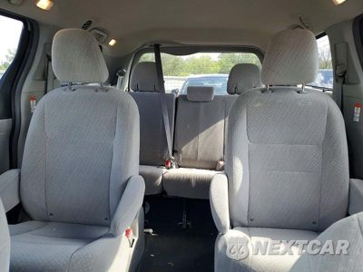 Zdjęcie 10 z 14 samochodu: 2019 TOYOTA SIENNA LE VIN:5TDJZ3DC5KS226227 - miniatura