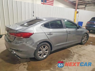 Trzecie zdjęcie samochodu z tyłu: 2017 HYUNDAI ELANTRA SE VIN:KMHD84LF8HU225784 - miniatura