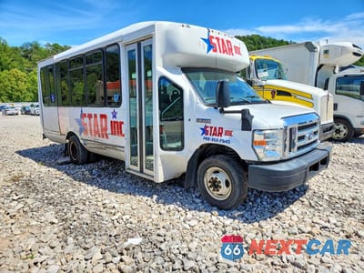 Czwarte zdjęcie samochodu z boku: 2017 FORD E350 SHUTTLE BUS VIN:1FDEE3FS6HDC24844 - miniatura