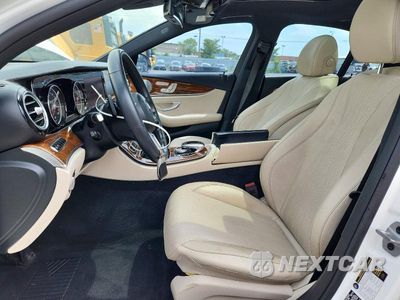Zdjęcie 7 z 12 samochodu: 2019 MERCEDES-BENZ E 300 4MATIC VIN:WDDZF4KBXKA627982 - miniatura