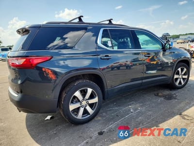 Trzecie zdjęcie samochodu z tyłu: 2020 CHEVROLET TRAVERSE LT VIN:1GNEVHKW9LJ263715 - miniatura