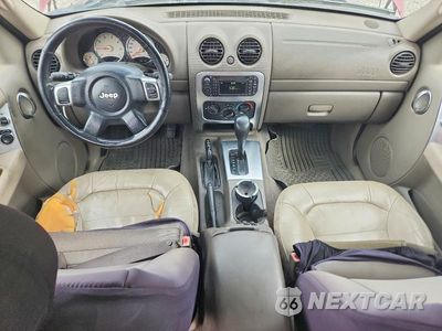 Zdjęcie 8 z 13 samochodu: 2003 JEEP LIBERTY LIMITED VIN:1J8GL58K43W558582 - miniatura