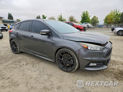 Czwarte zdjęcie samochodu z boku: 2017 FORD FOCUS ST VIN:1FADP3L9XHL292832 - miniatura