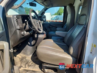 Zdjęcie 7 z 12 samochodu: 2019 GMC SAVANA BOX TRUCK VIN:1GDY7RFP3K1332191 - miniatura