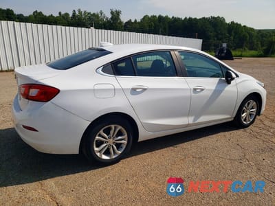 Trzecie zdjęcie samochodu z tyłu: 2019 CHEVROLET CRUZE LT VIN:1G1BE5SM1K7109884 - miniatura