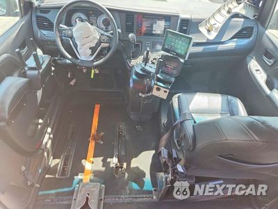 Zdjęcie 8 z 14 samochodu: 2015 TOYOTA SIENNA VIN:5TDXK3DC0FS676369 - miniatura
