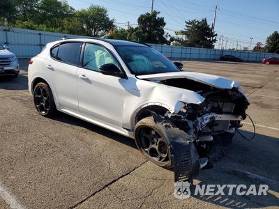 Czwarte zdjęcie samochodu z boku: 2023 ALFA ROMEO STELVIO TI VIN:ZASPAKBNXP7D65052 - miniatura