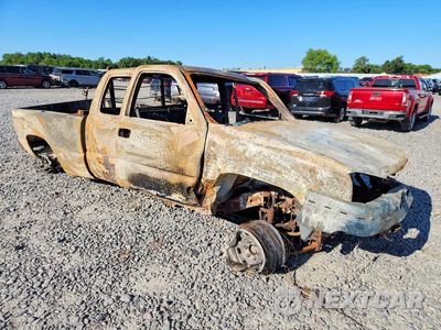 Czwarte zdjęcie samochodu z boku: 1999 CHEVROLET SILVERADO K1500 VIN:1GCEK19T4XE190790 - miniatura