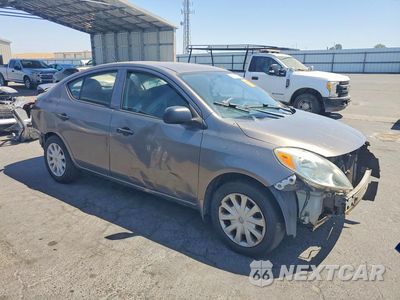 Czwarte zdjęcie samochodu z boku: 2014 NISSAN VERSA 1.6 S PLUS VIN:3N1CN7AP4EL822400 - miniatura