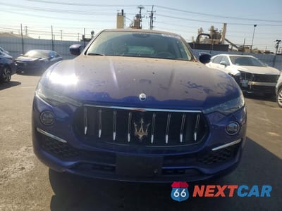 Piąte zdjęcie samochodu w środku: 2022 MASERATI LEVANTE BASE/GT VIN:ZN661XUA9NX398535 - miniatura
