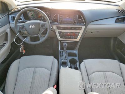 Zdjęcie 8 z 13 samochodu: 2016 HYUNDAI SONATA HYBRID SE VIN:KMHE24L11GA029941 - miniatura