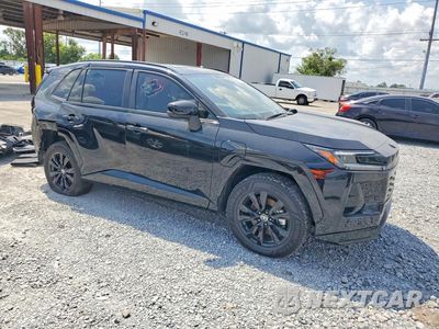 Czwarte zdjęcie samochodu z boku: 2026 TOYOTA RAV4 PLUG-IN HYBRID SE VIN:JTM7ERAV7TJ005922 - miniatura