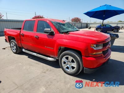 Czwarte zdjęcie samochodu z boku: 2018 CHEVROLET SILVERADO K1500 CUSTOM VIN:3GCUKPEH4JG143145 - miniatura