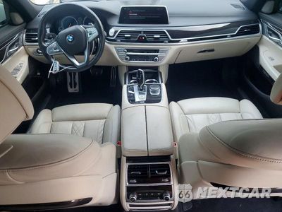 Zdjęcie 8 z 12 samochodu: 2018 BMW 750 XI VIN:WBA7F2C59JB238416 - miniatura
