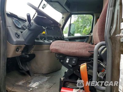 Zdjęcie 7 z 12 samochodu: 2017 FREIGHTLINER CASCADIA 113 SEMI TRUCK VIN:1FUBGBDV2HLHH2247 - miniatura